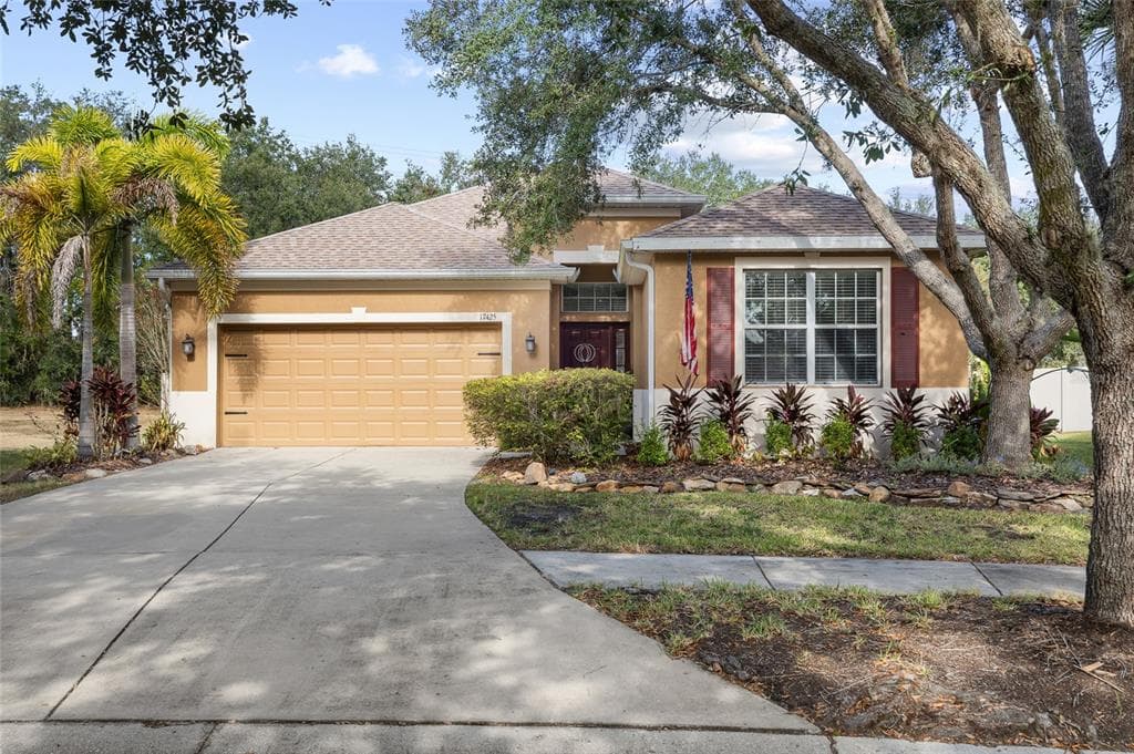 17425 NEW CROSS CIRCLE LITHIA, FL 33547