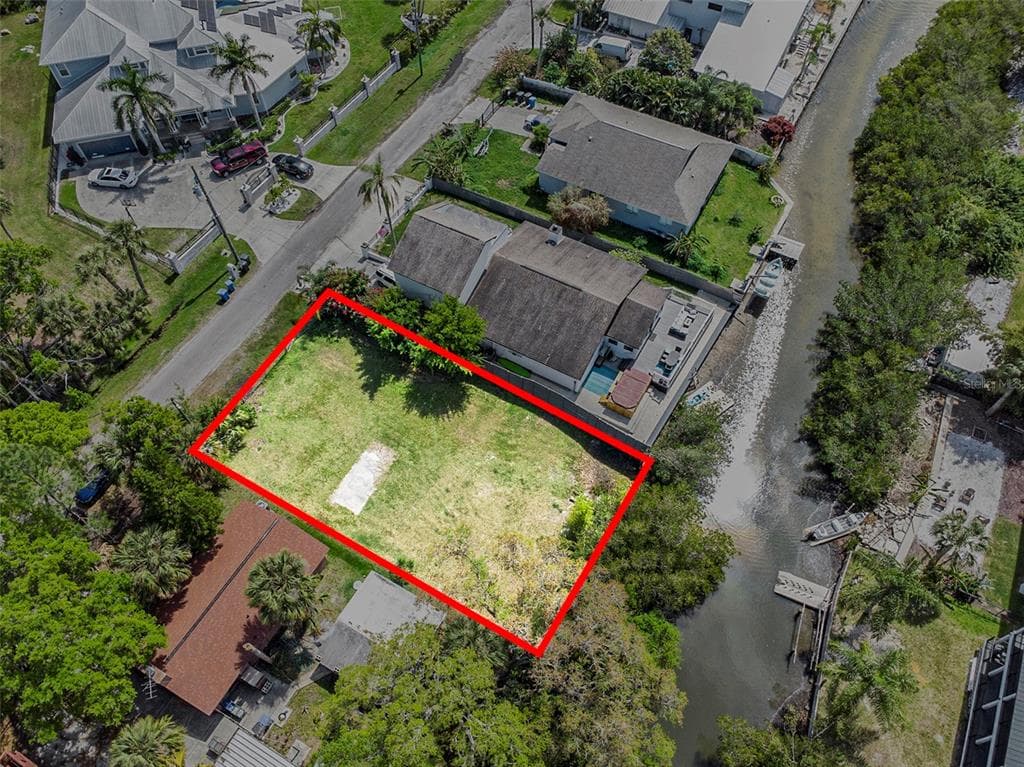 7406 BAY DRIVE TAMPA, FL 33635