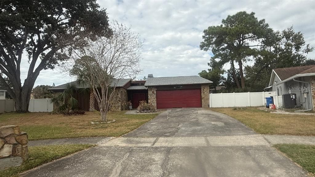 3303 EL MONTE COURT TAMPA, FL 33614