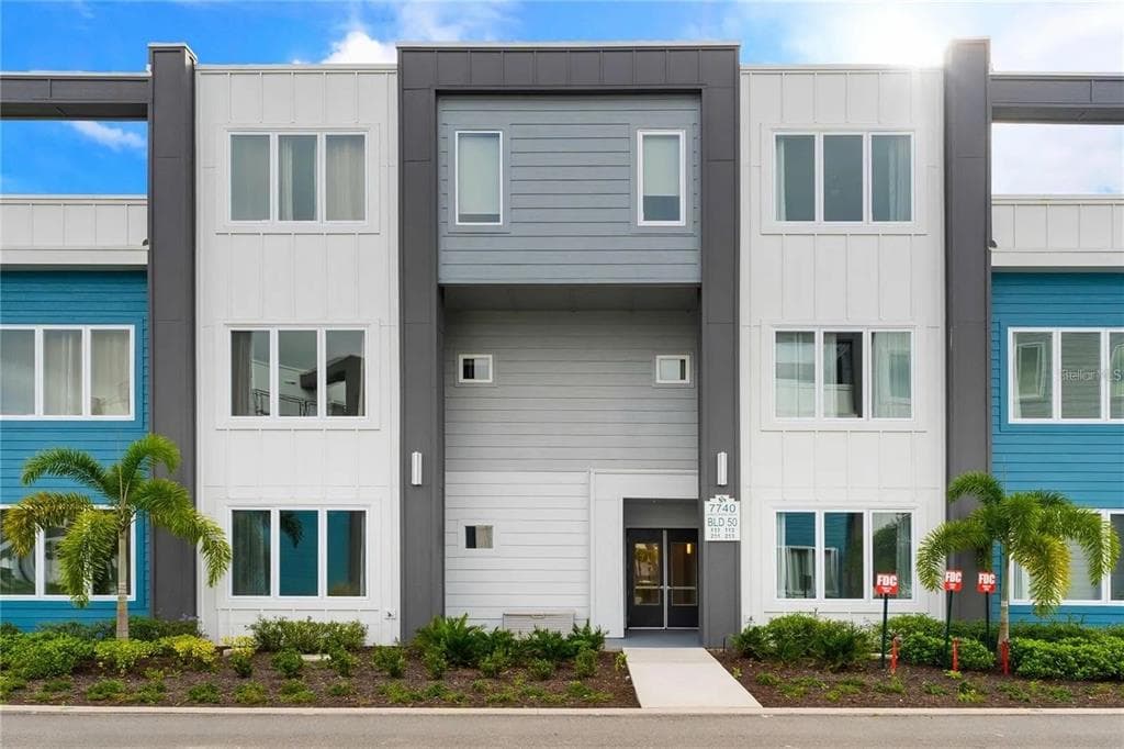 7740 SANDY RIDGE DRIVE UNIT 211 REUNION, FL 34747