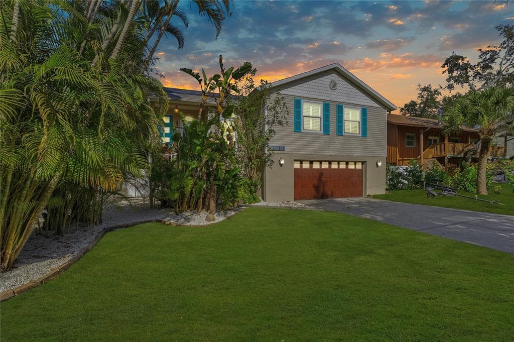 841 DELAWARE AVENUE PALM HARBOR, FL 34683