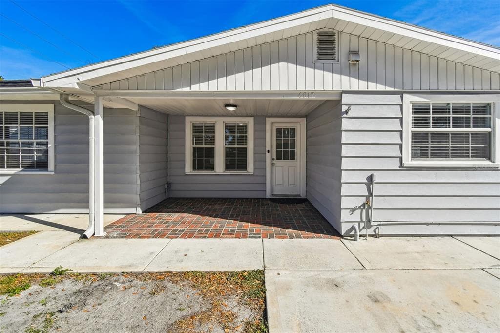6817 N STERLING AVENUE TAMPA, FL 33614