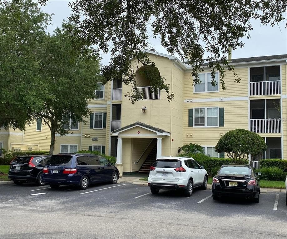 18421 BRIDLE CLUB DRIVE UNIT 18421 TAMPA, FL 33647