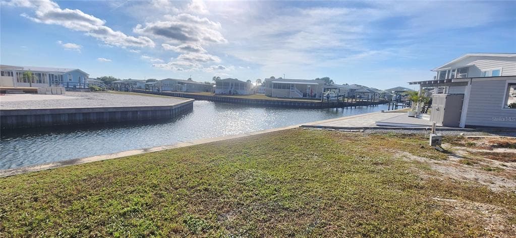 158 S SAINT THOMAS CIRCLE APOLLO BEACH, FL 33572