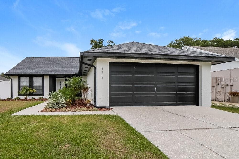 7127 HOLLOWELL DRIVE TAMPA, FL 33634
