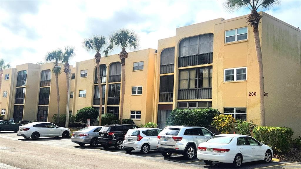 11485 OAKHURST ROAD UNIT 315 LARGO, FL 33774