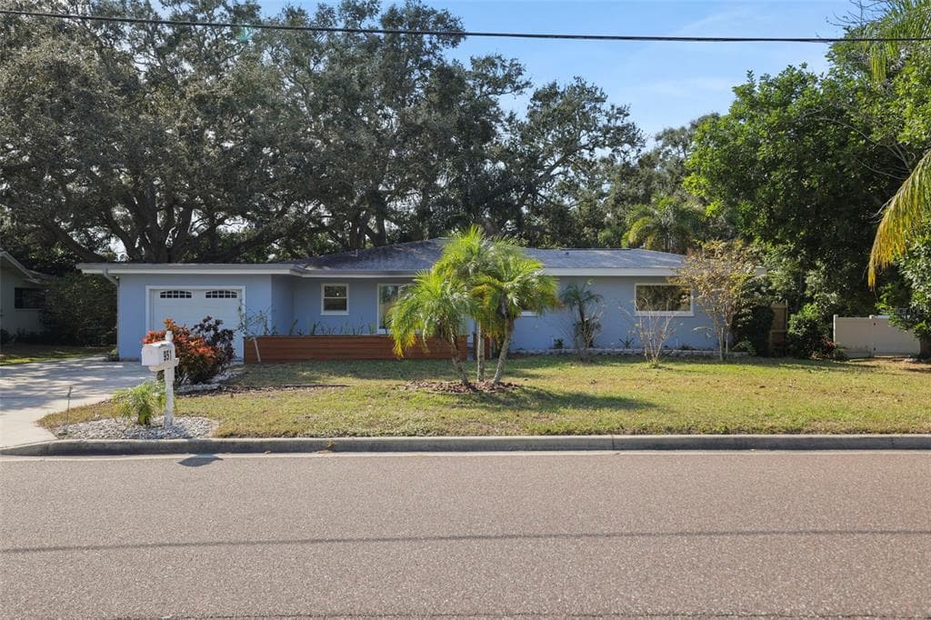 951 GREENWAY AVENUE DUNEDIN, FL 34698