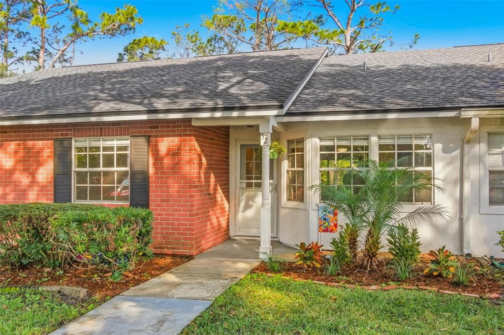 32 KINGS COLONY COURT PALM COAST, FL 32137