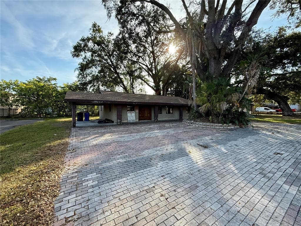 213 E ROBERTSON STREET BRANDON, FL 33511