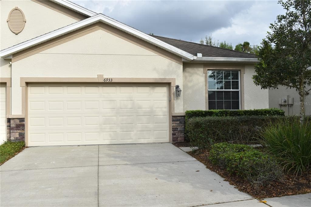 6933 SURREY HILL PLACE APOLLO BEACH, FL 33572