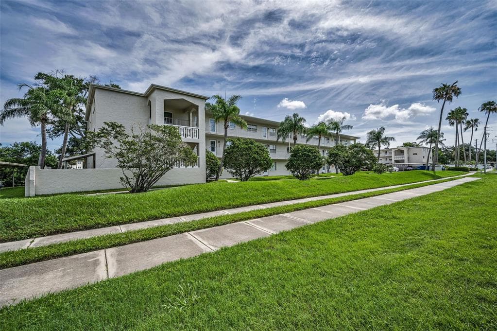 960 VIRGINIA STREET UNIT 201 DUNEDIN, FL 34698