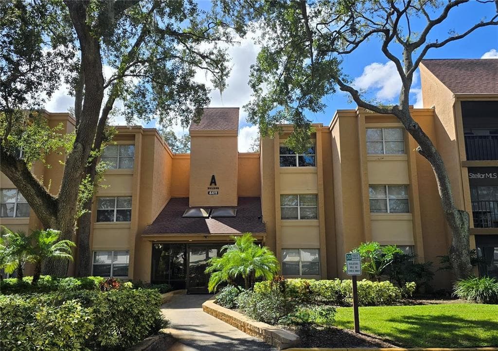 4411 SHADY TERRACE LANE UNIT 302 TAMPA, FL 33613