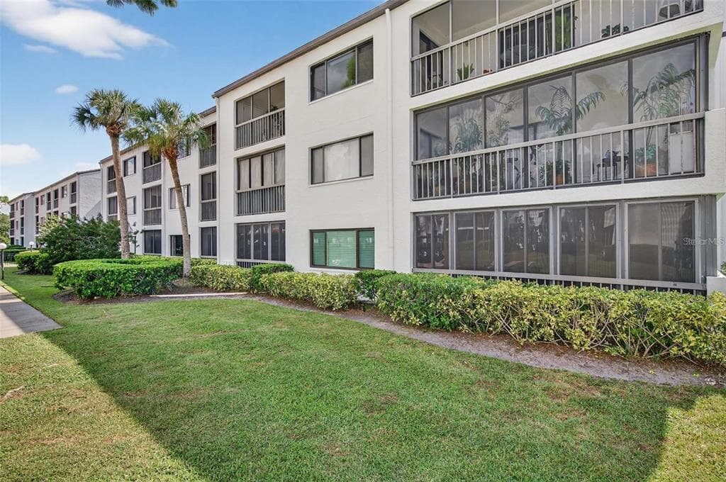 2579 COUNTRYSIDE BOULEVARD UNIT 203 CLEARWATER, FL 33761