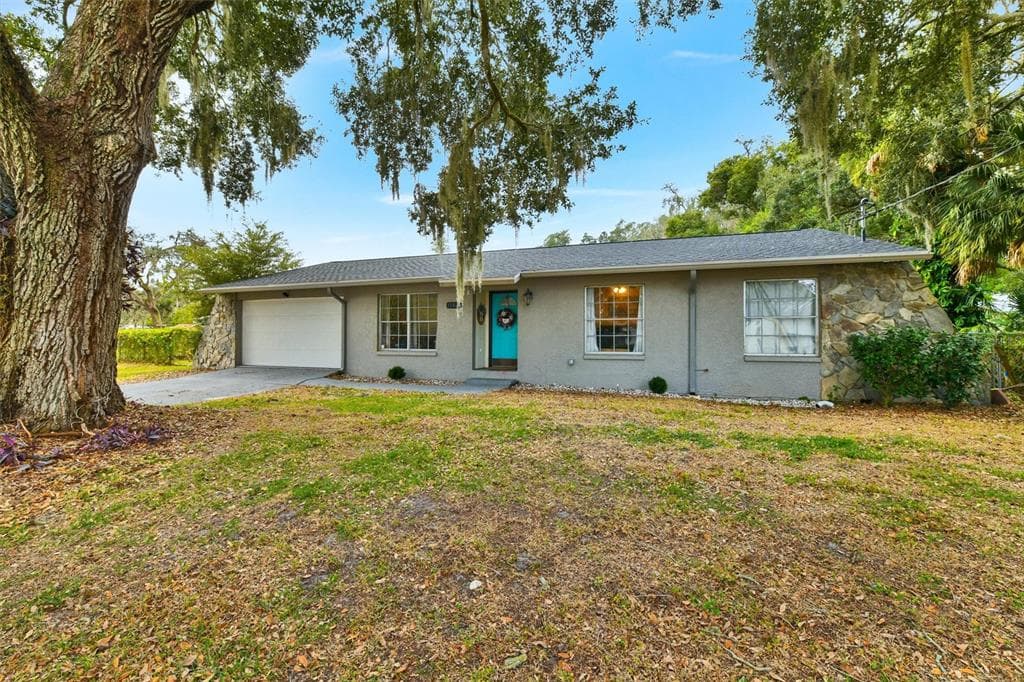 11616 LEWIS AVENUE THONOTOSASSA, FL 33592