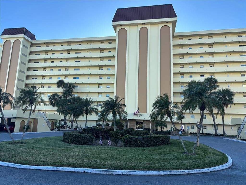 4750 COVE CIRCLE UNIT 904 ST PETERSBURG, FL 33708