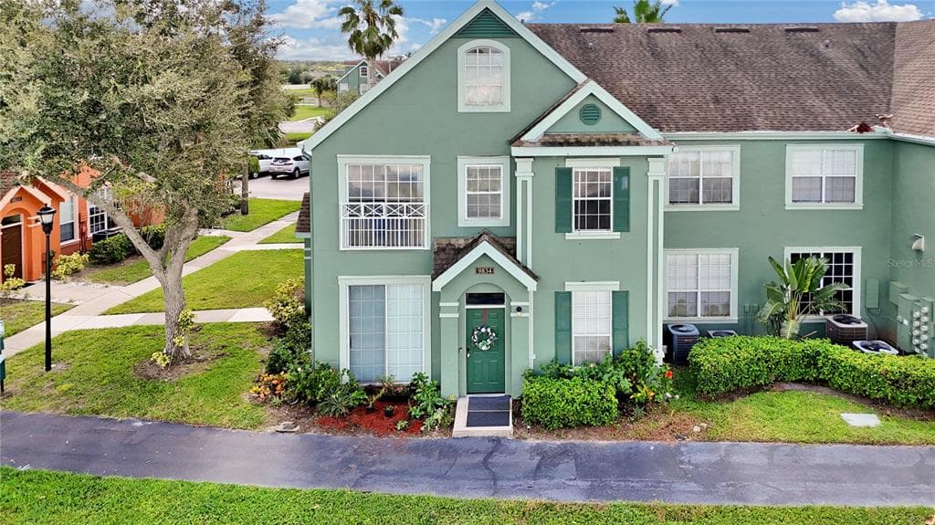 9834 LAKE CHASE ISLAND WAY UNIT 9834 TAMPA, FL 33626