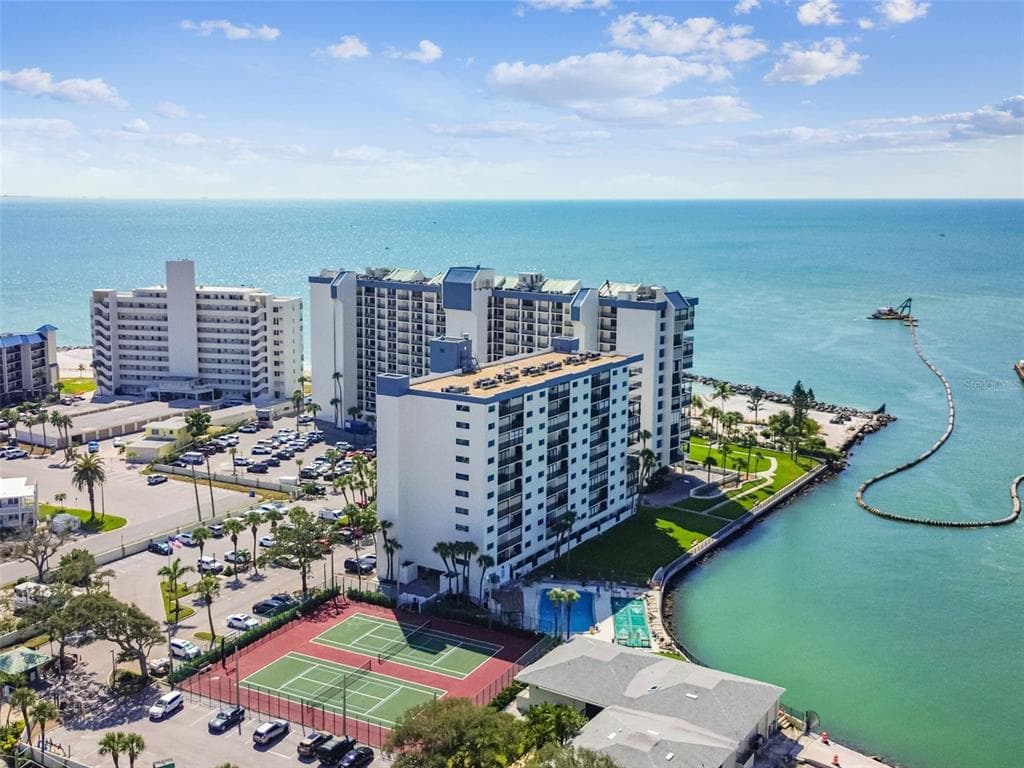 7100 SUNSET WAY UNIT 305 ST PETE BEACH, FL 33706