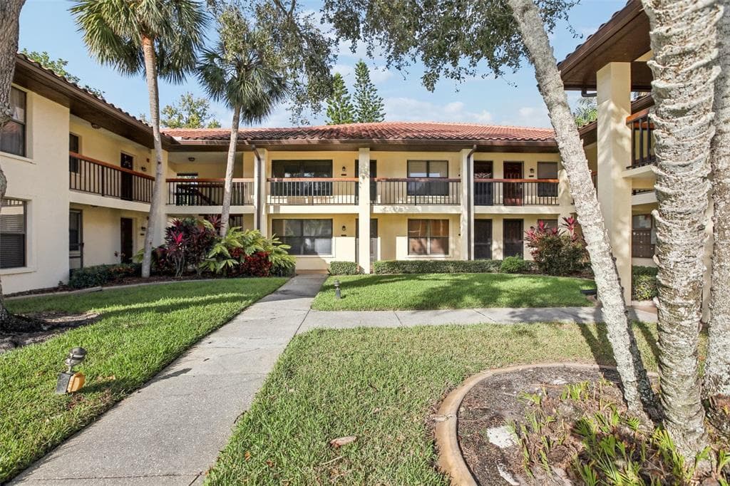 2110 HAMMOCK PINE BOULEVARD UNIT 2110 CLEARWATER, FL 33761