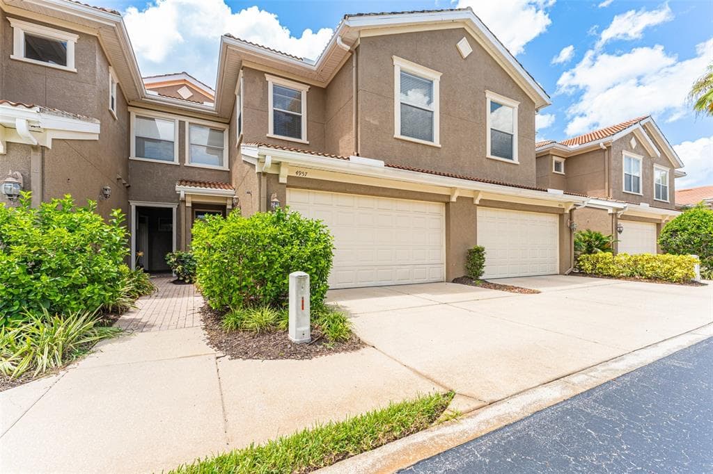 4957 ANNISTON CIRCLE TAMPA, FL 33647