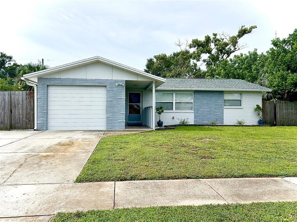 8656 MAGNOLIA DRIVE SEMINOLE, FL 33777