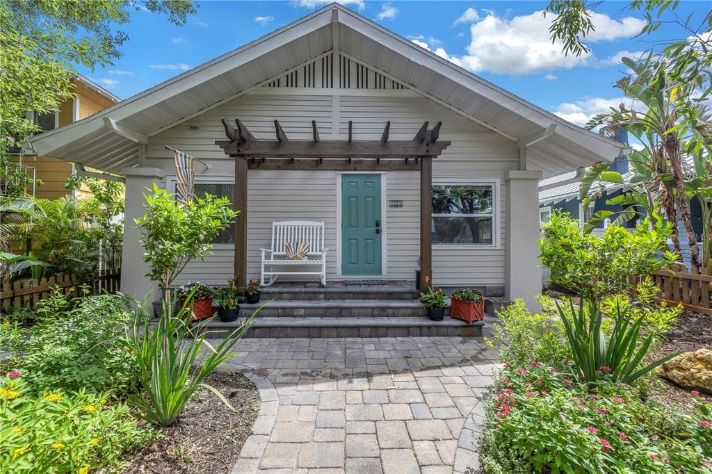 236 9TH AVENUE NE ST PETERSBURG, FL 33701