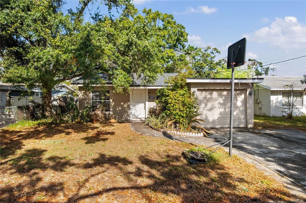 3909 W IOWA AVENUE TAMPA, FL 33616