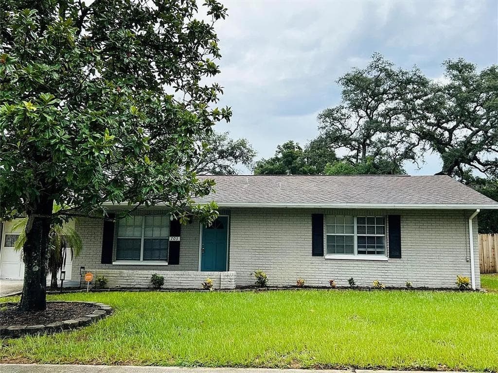 703 CHADSWORTH AVENUE SEFFNER, FL 33584