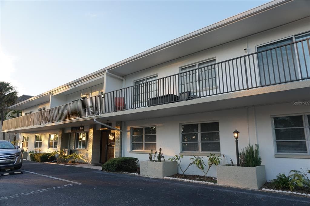 3753 46TH AVENUE S UNIT 12 ST PETERSBURG, FL 33711