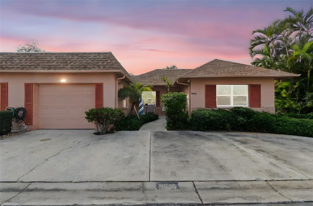 9026 GOLDEN HORSESHOE DRIVE SEMINOLE, FL 33777