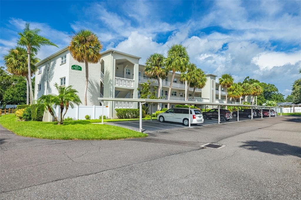 946 VIRGINIA STREET UNIT 207 DUNEDIN, FL 34698