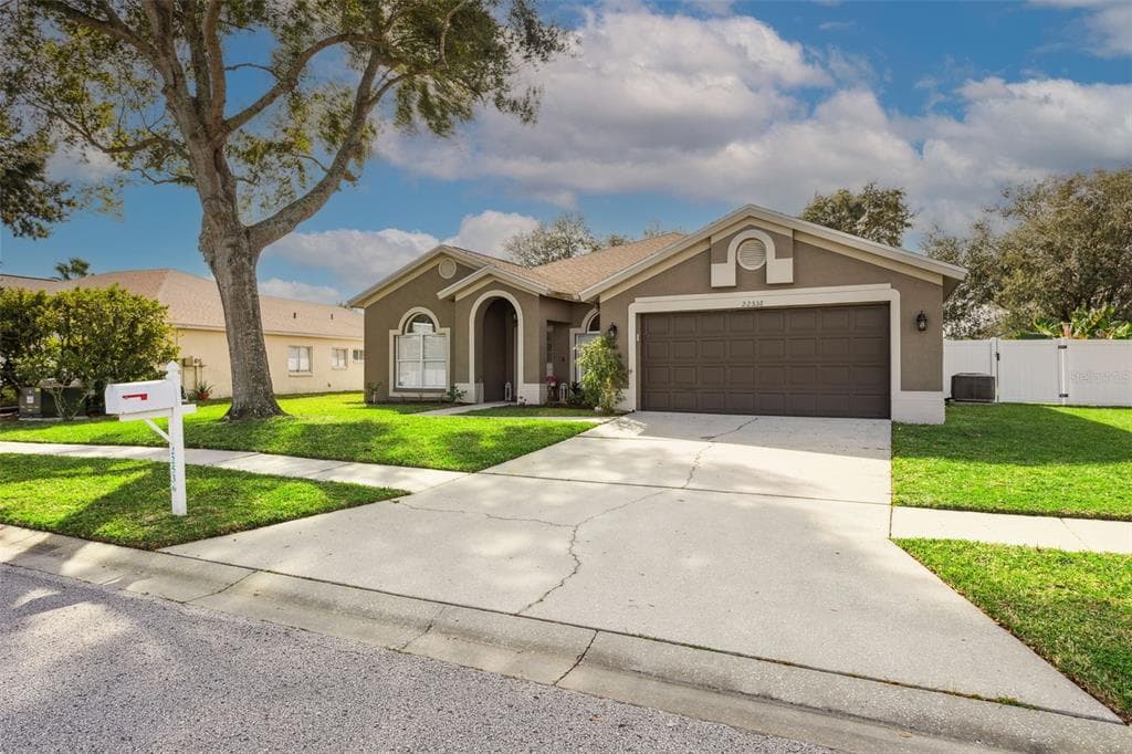 22536 MAGNOLIA TRACE BOULEVARD LUTZ, FL 33549