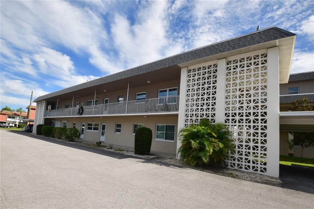 1225 58TH STREET N UNIT 203A ST PETERSBURG, FL 33710