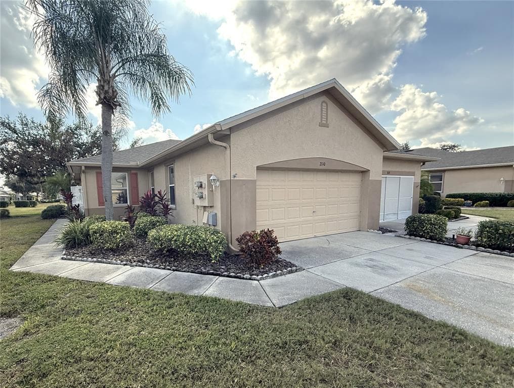2110 ACADIA GREENS DRIVE UNIT 61 SUN CITY CENTER, FL 33573