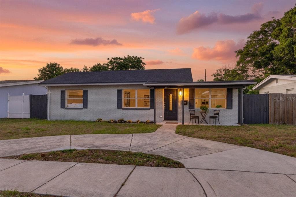 3929 13TH AVENUE N ST PETERSBURG, FL 33713