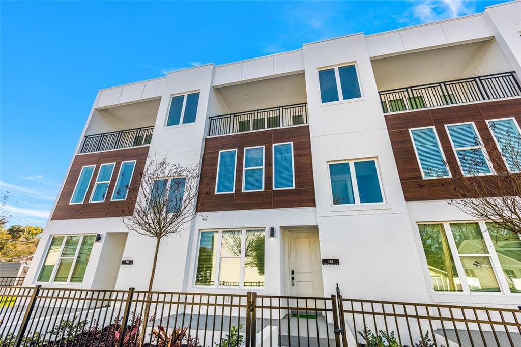 121 E WARREN AVENUE UNIT 3 TAMPA, FL 33602