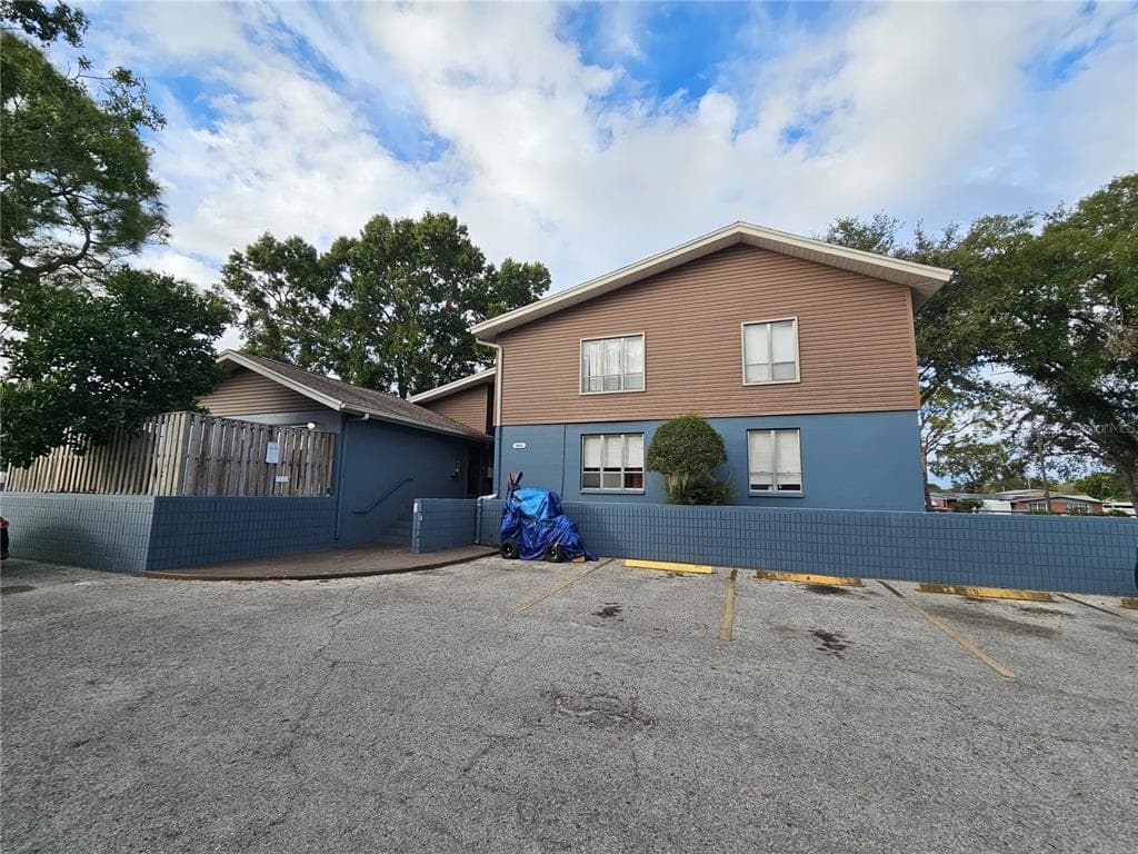 7611 PAULA DRIVE UNIT 4 TAMPA, FL 33615