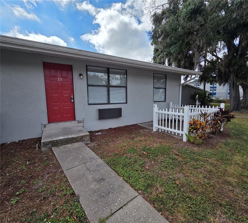 1400 STRAWBERRY PLACE UNIT 13 PLANT CITY, FL 33563
