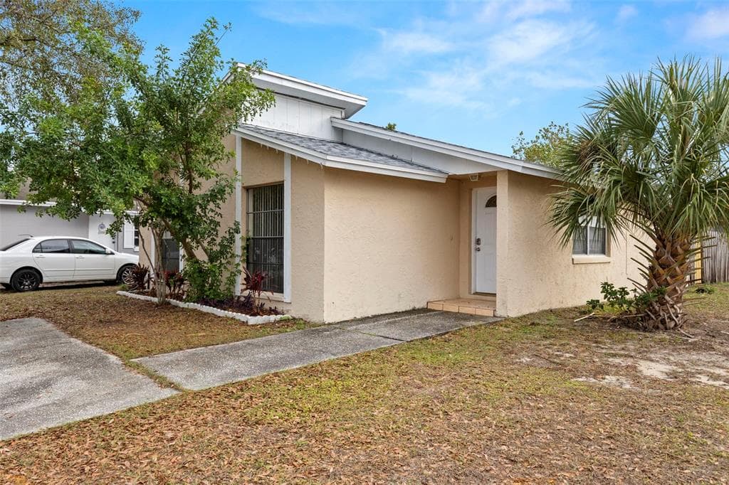 8229 RAVENCROFT DRIVE TAMPA, FL 33615