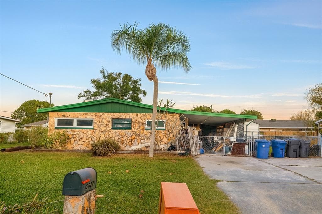 6221 FLORIDA CIRCLE E APOLLO BEACH, FL 33572