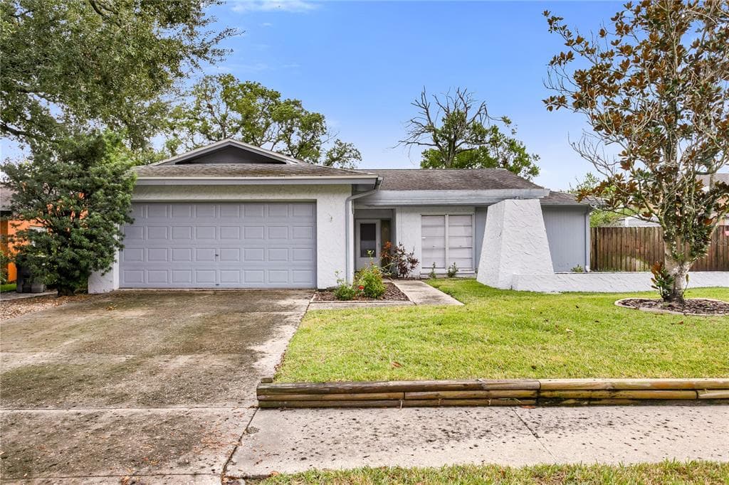 820 AMBASSADOR LOOP TAMPA, FL 33613