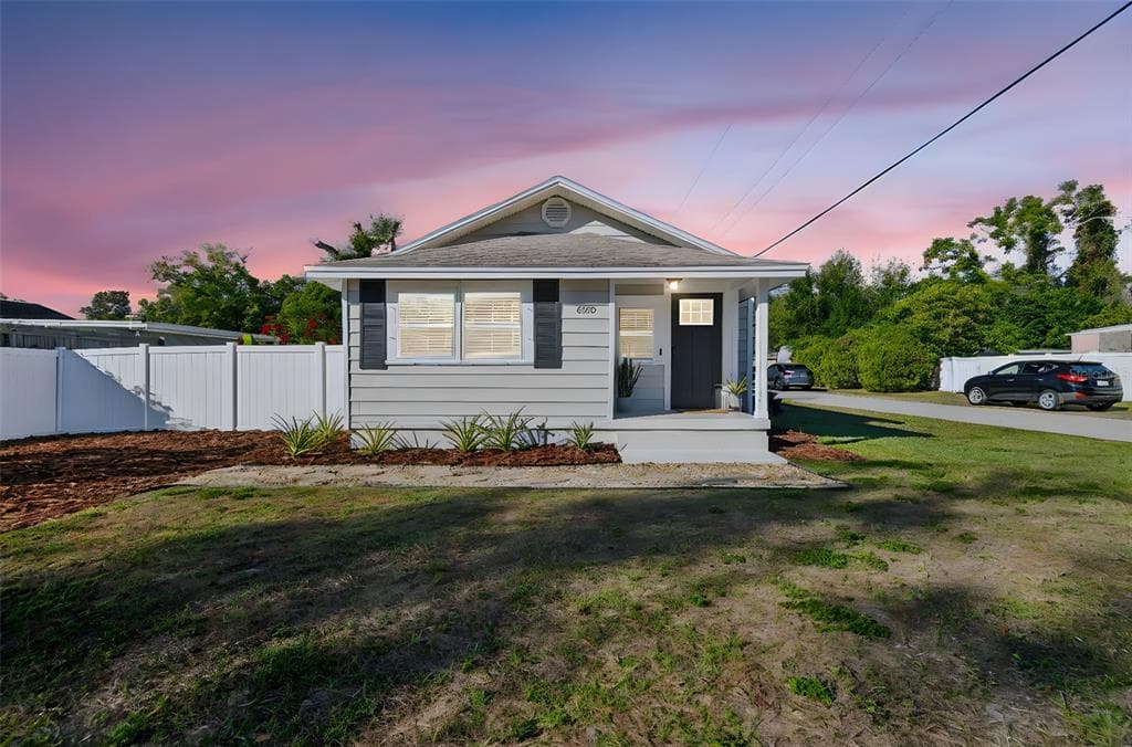 8120 EL PORTAL DRIVE TAMPA, FL 33604