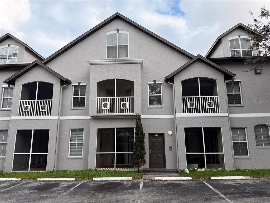 5054 SUNRIDGE PALMS DRIVE TAMPA, FL 33617