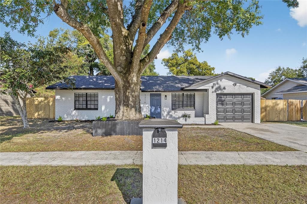 1214 OAKHILL STREET SEFFNER, FL 33584