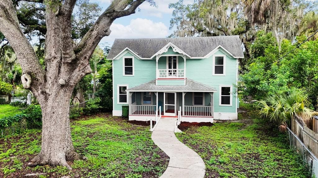210 15TH STREET E BRADENTON, FL 34208