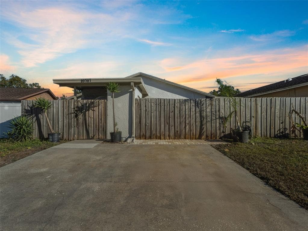 10707 CROWNGATE LANE TAMPA, FL 33624