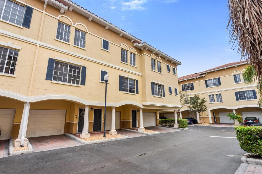 5246 HAMPTON BEACH PLACE TAMPA, FL 33609