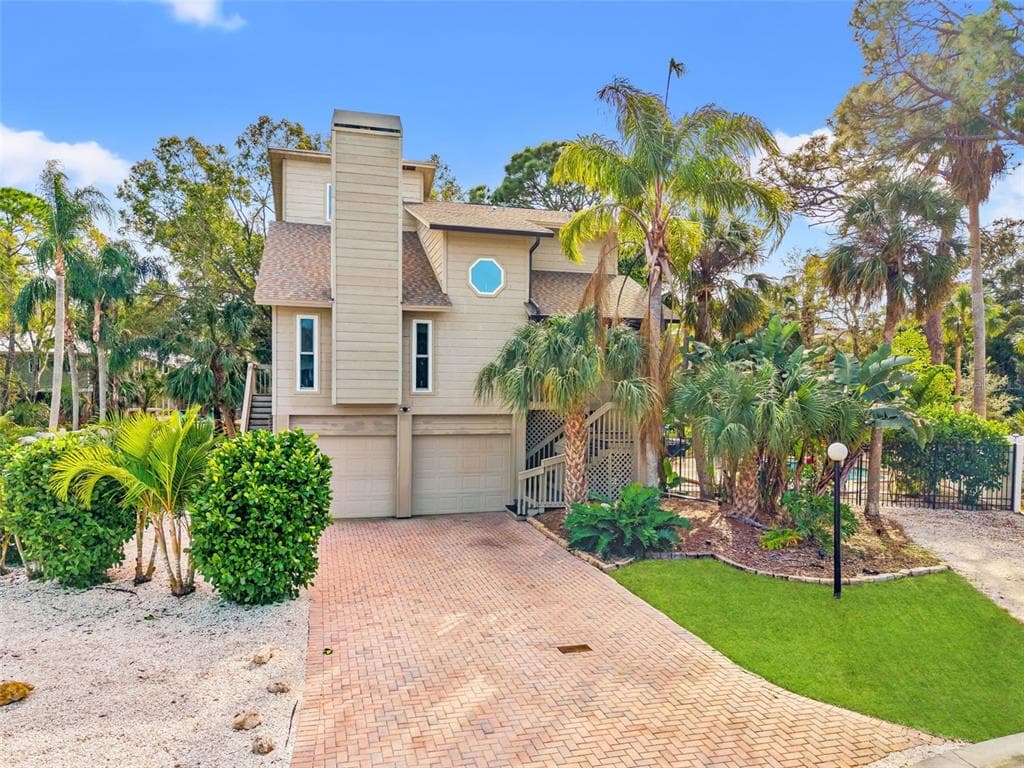 720 NATALIE LANE PALM HARBOR, FL 34683