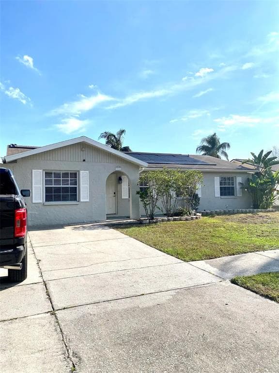 8024 CANDLEWOODE DRIVE LARGO, FL 33773