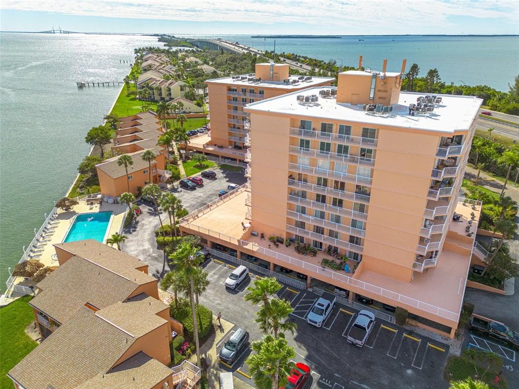 7430 SUNSHINE SKYWAY LANE S UNIT 704 ST PETERSBURG, FL 33711
