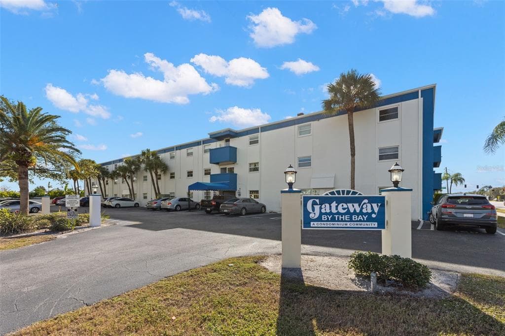 350 79TH AVENUE N UNIT 332 ST PETERSBURG, FL 33702